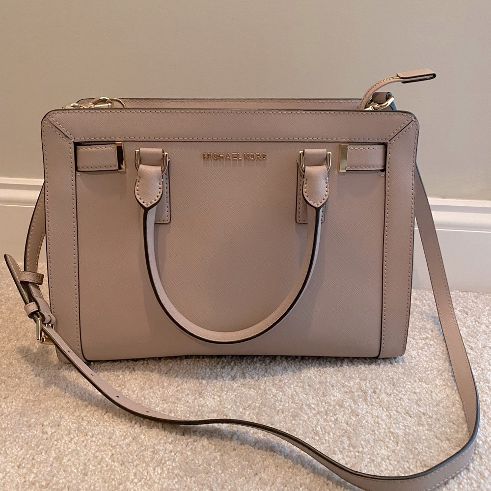Michael Kors hand bag with shoulder strap!